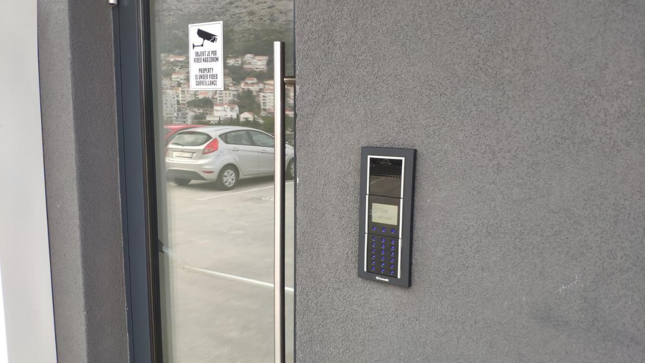 Nomad Dubrovnik + Free Parkingアパートメント エクステリア 写真